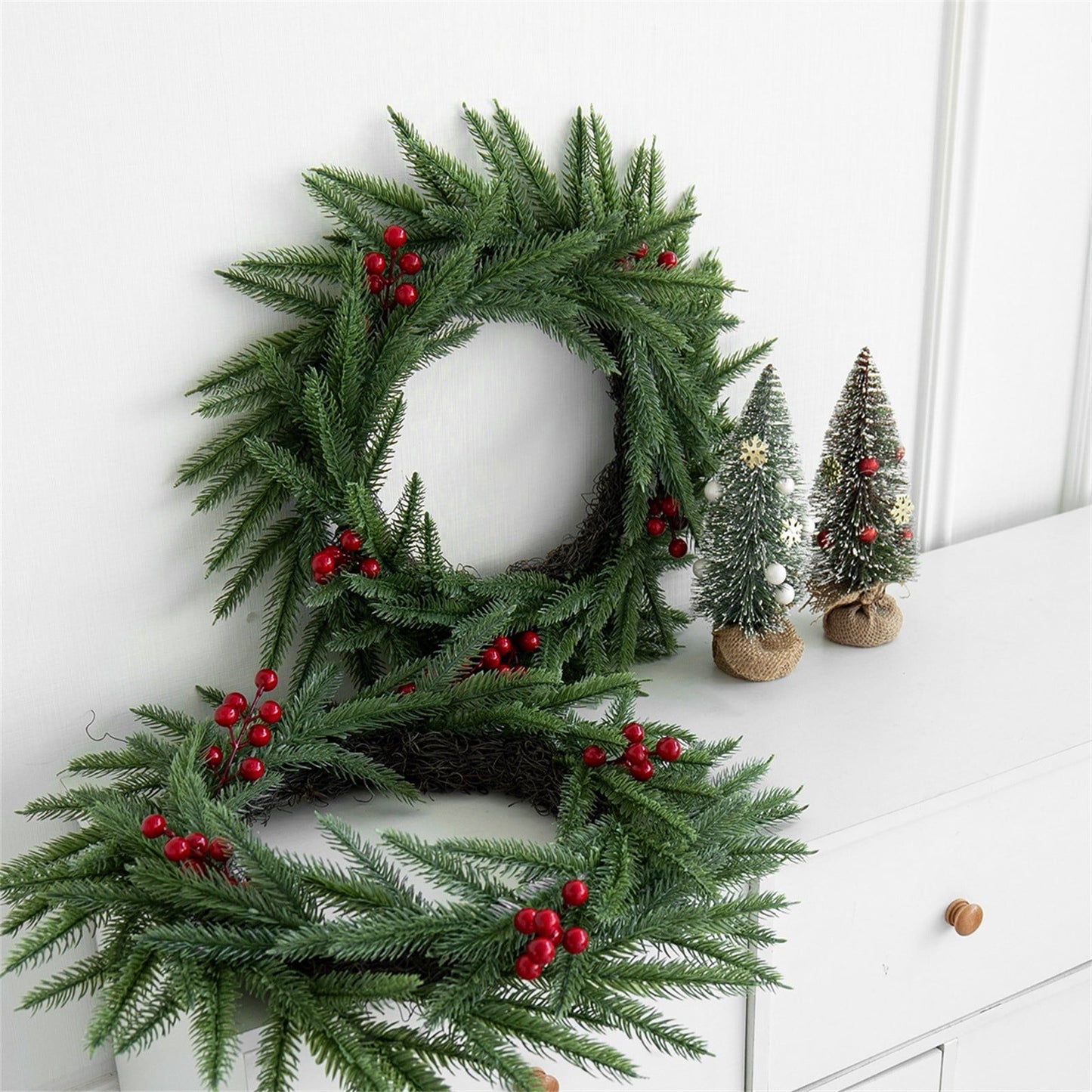Christmas Wreaths for Front Door,Simulation Three-fork Pines Needle Red Fruit,Artificial Christmas Wreath,Christmas Collection,Background Wall Room Outdoor Indoor(1pc 18in)