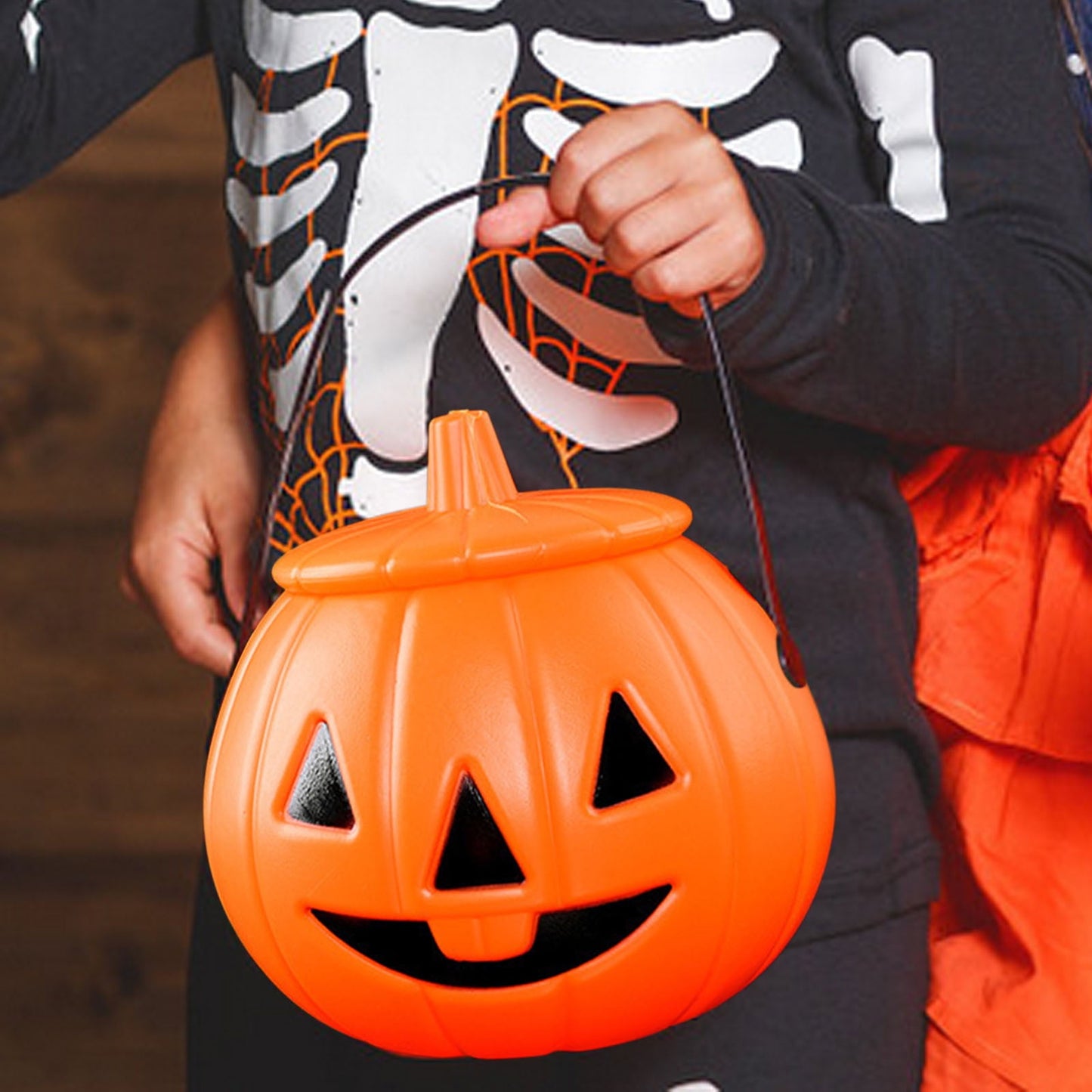 Plastic Pumpkins,Trick Or Treat Bucket,with Lid,Halloween Bucket,Halloween Decorations Pumpkin Candy Bucket Plastic Pumpkin Bucket Portable Pumpkin Pail with Handle(1pc 7*5in)